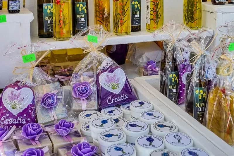 Co warto kupić w Chorwacji? Odkryj unikalne pamiątki i smaki