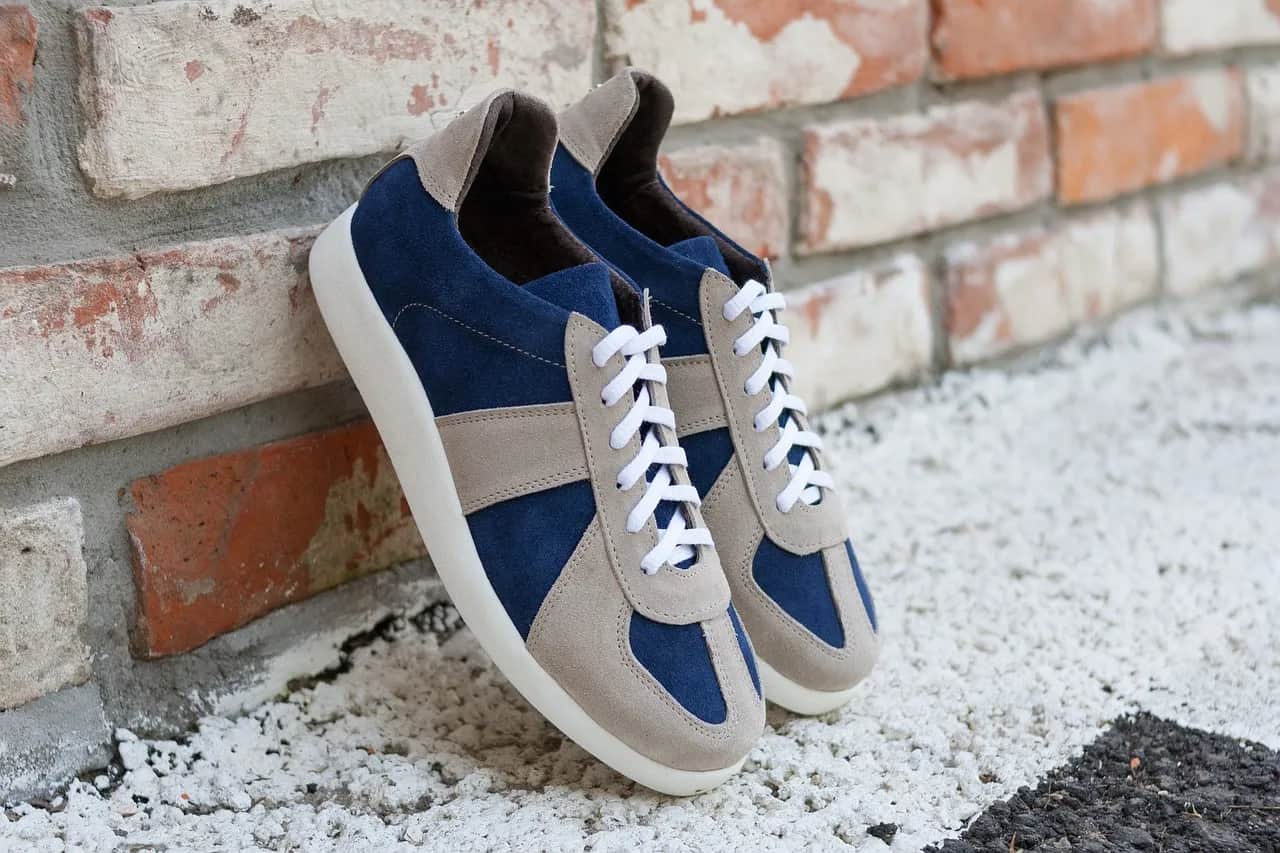 Damskie sneakersy a zdrowie stóp – na co zwrócić uwagę przy zakupie?